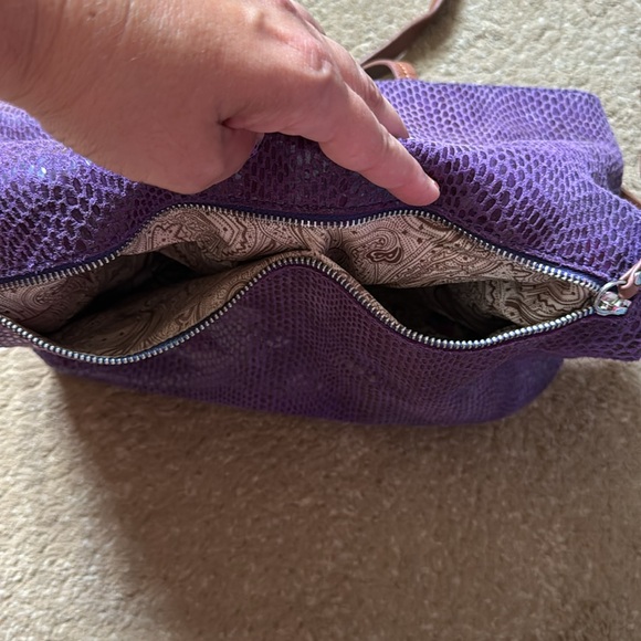 Beautiful Sorial New York Crossbody Handbag - Picture 4 of 6